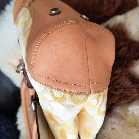 Vintage Optic Yellow Signature Purse - Picture 7 of 15